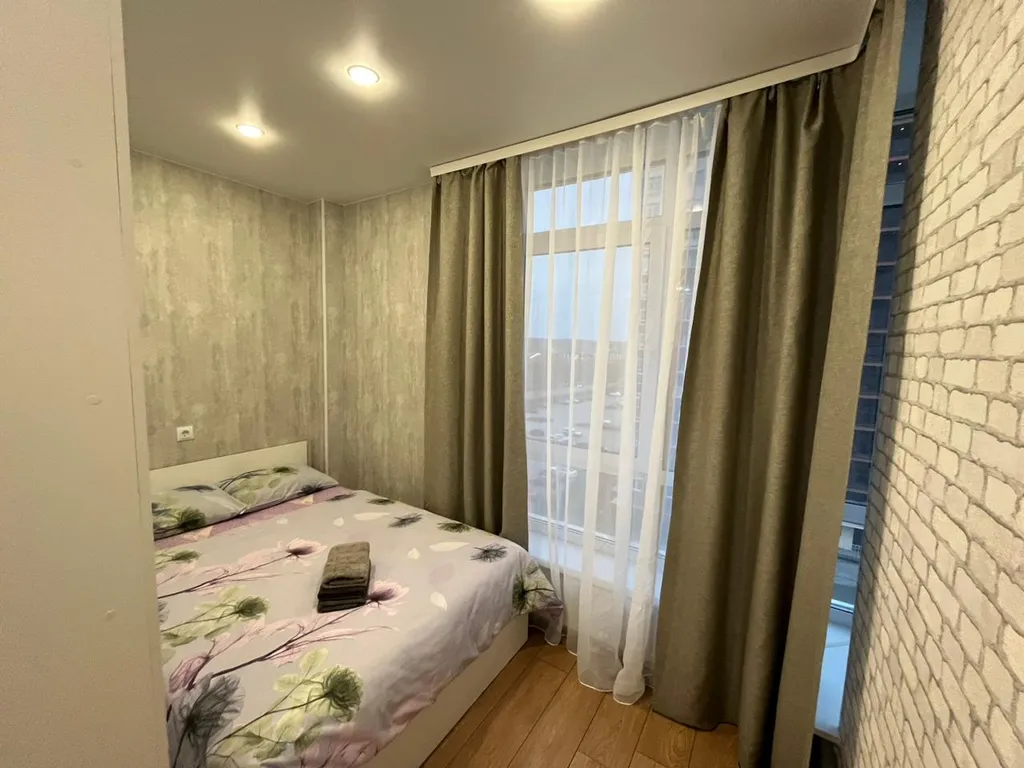 Студия в новом доме возле кадетского училища