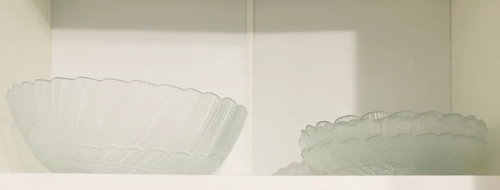 Светлая уютная студия в новом доме с новой мебелью