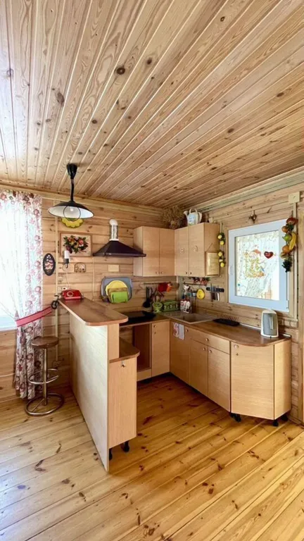 Домик на берегу Оки на территории сельской усадьбы Варежка