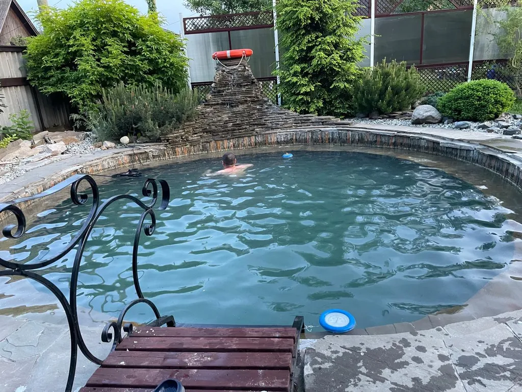 Дом с баней и бассейном