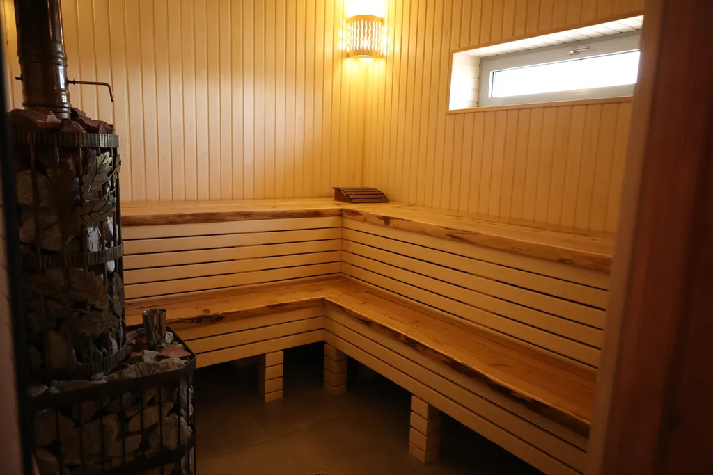 Вилла с бассейном на берегу реки в 30 минутах от центра города