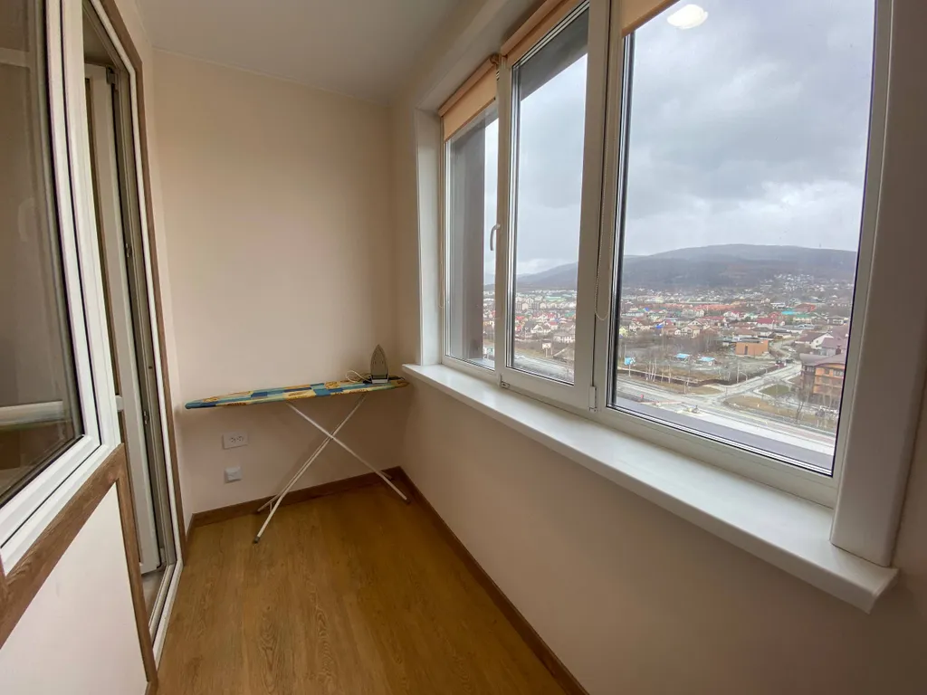 Студия у Сити-Молла с видом на горы