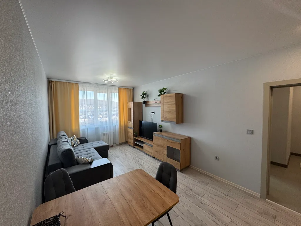 Квартира у Сити-молла с видом на рассвет и горы