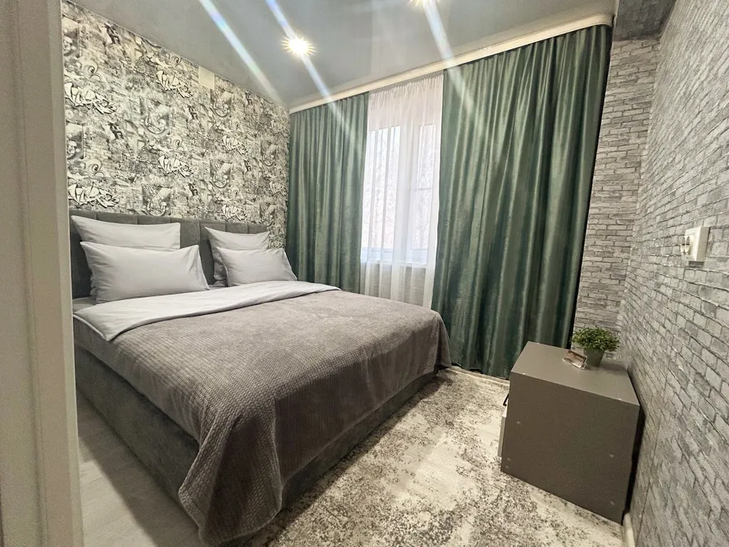 Комфортная квартира с совмещенной кухней-гостиной и уютной спальней