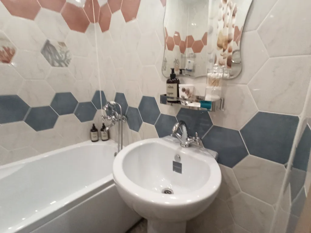 Квартира 2-комнатная квартира на Взлетке, рядом Автовокзал, Краевая больница, Глазной центр — Красноярск