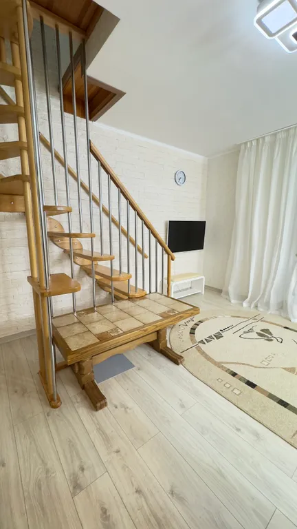 Просторная двухуровневая квартира в пяти минутах от моря