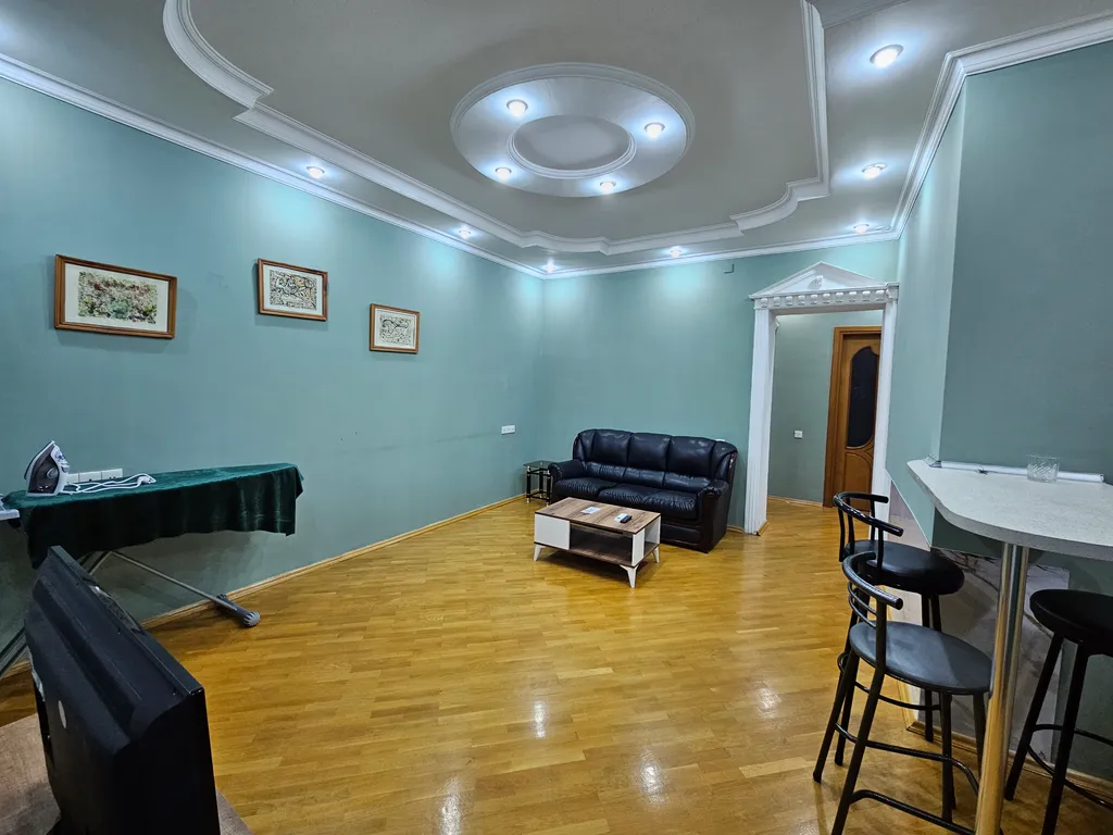 Квартира у ресторана Колорит