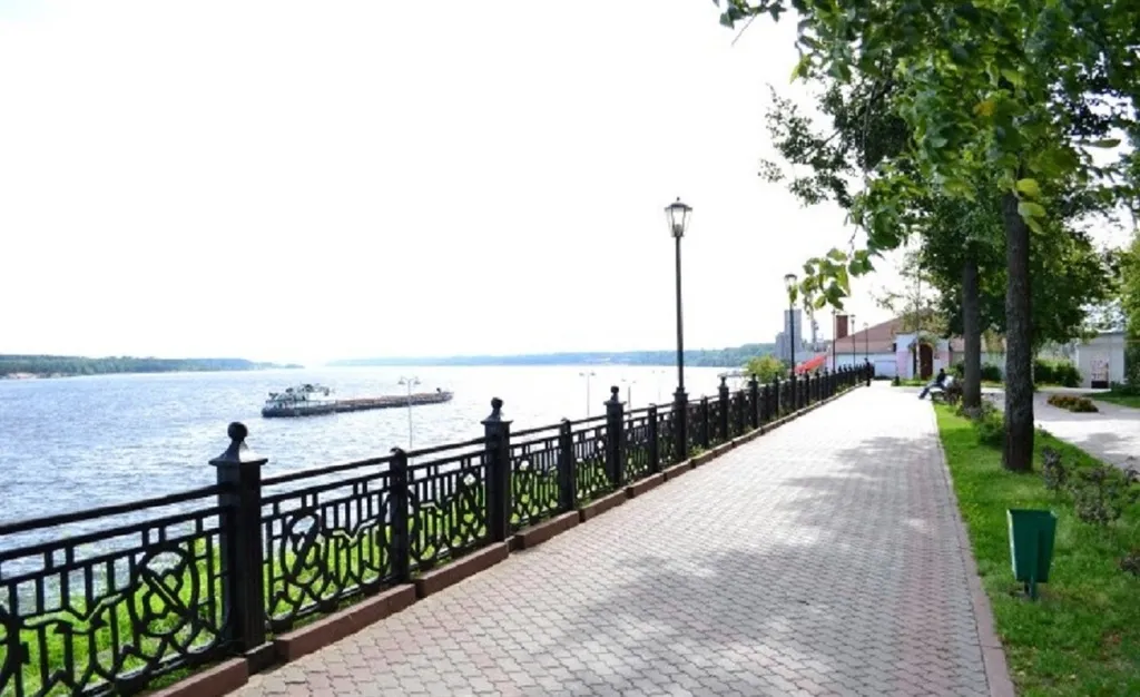 Двухкомнатная квартира на набережной в центре города