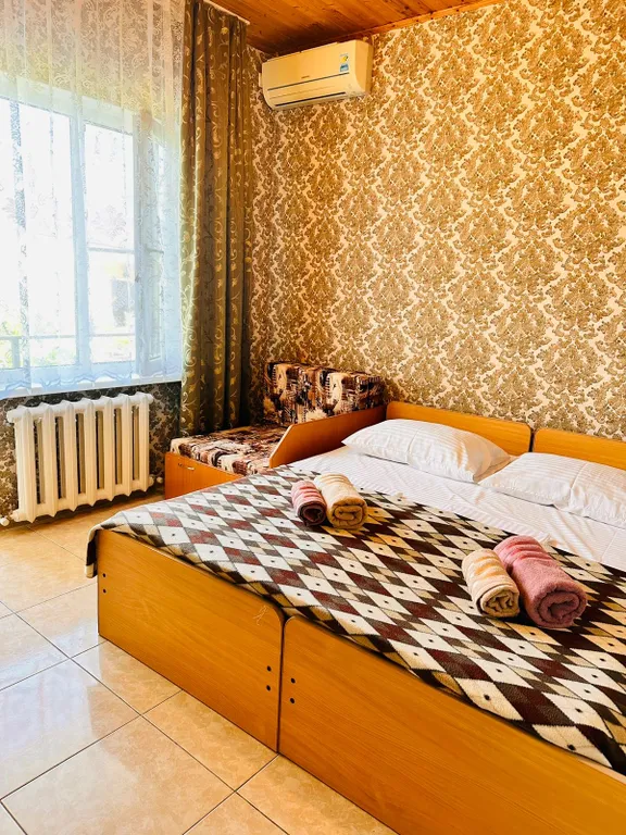 Недорогая комната с видом на горы