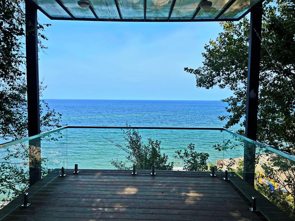 Новые апартаменты с видом на сосновый парк рядом с морем