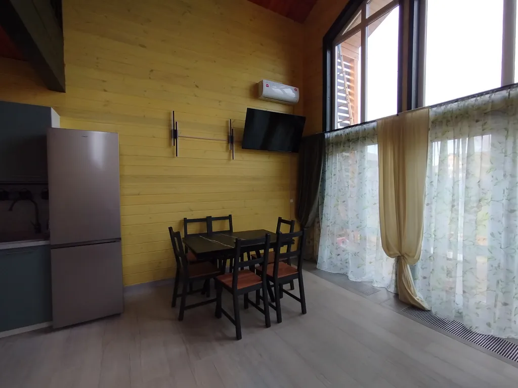 Стильный барн с крытой мангальной зоной