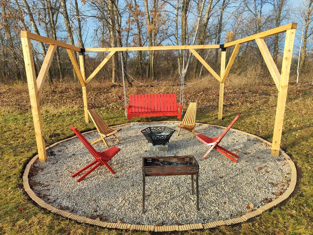 Уютный домик на берегу озера