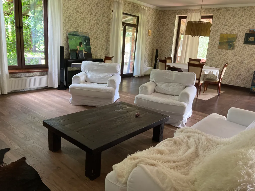 Дом с пляжем у моря