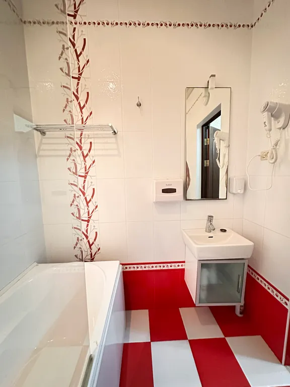 Большой 3х-этаж. дом на берегу моря