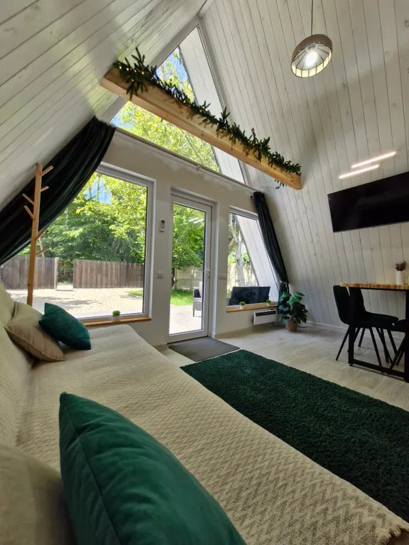 Домик с видом на лес