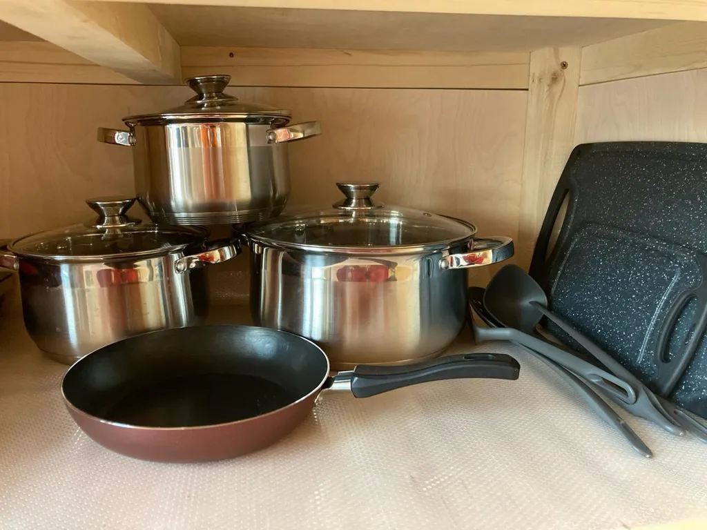 Уютный дом с камином у леса