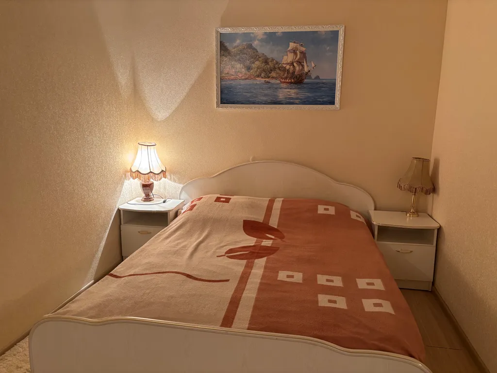 Двухкомнатная квартира на берегу озера Большой Еланчик