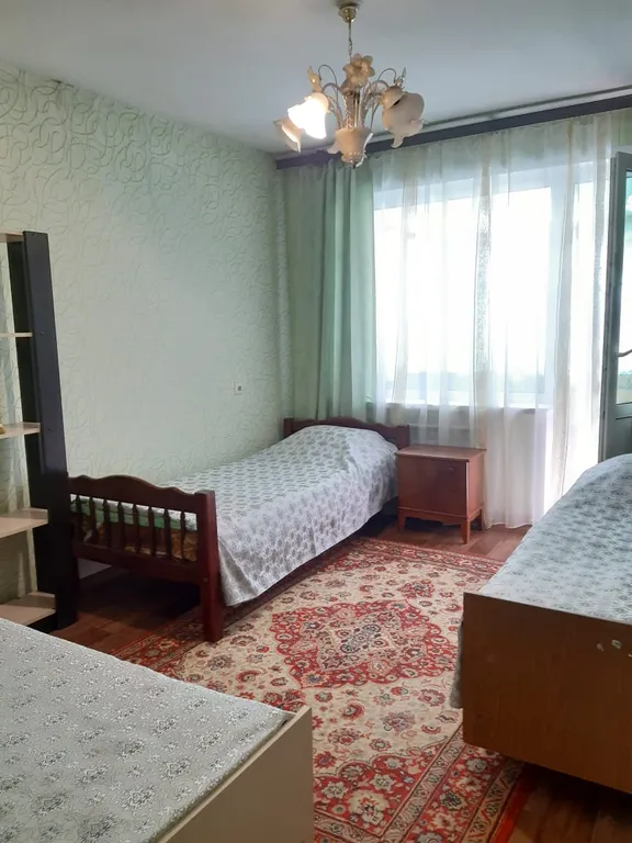 2х комн кв. командированным с балконом, кондиционером у института