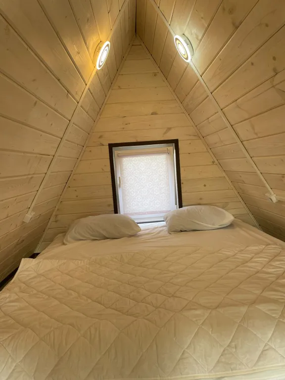 Уютный дом А-фрейм на базе отдыха глэмпинге "Салтыковские