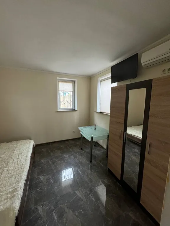 1 комнатная квартира со своим двориком недалеко от моря