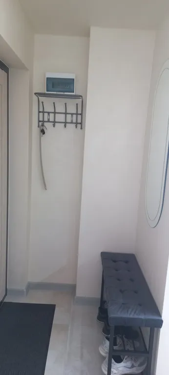 Современная студия с подогреваемым бассейном