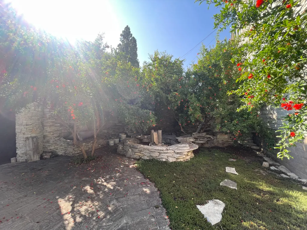 Уютная квартира в центре города с садом