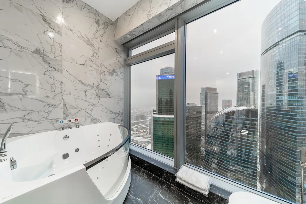 Deluxe jacuzzi 64 floor