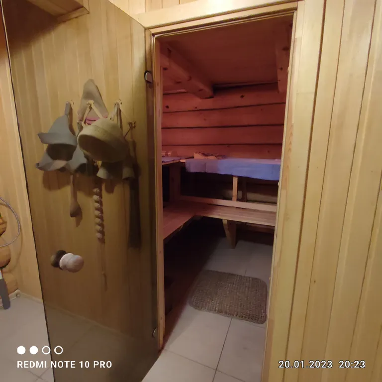 Русская усадьба, бревенчатый 2-х этажный дом с баней