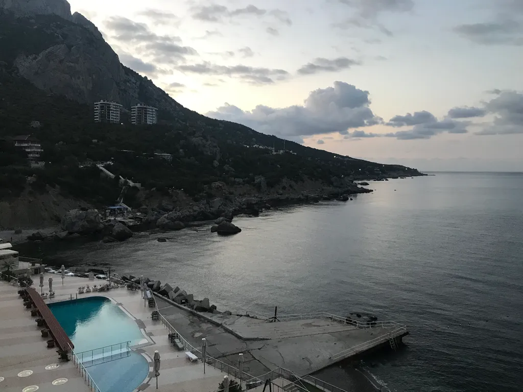 Апарт в Ласпи с террасой, 3 спальни, кухня, у самого моря, для 4-5 человек