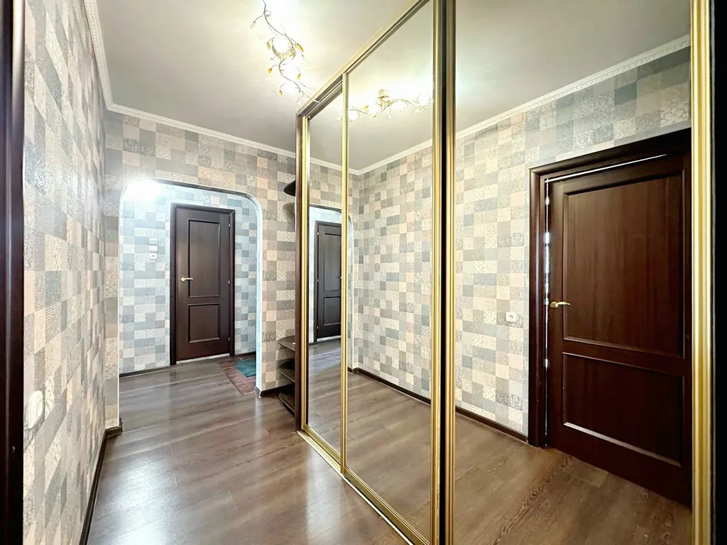 2-комнатная квартира с балконом рядом с Кузбасс-Арена и Ледовым дворцом