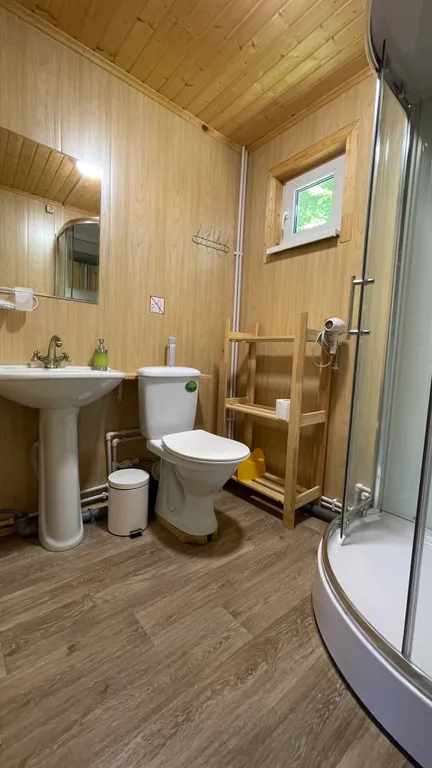 Уютный Дом в лесу с камином.