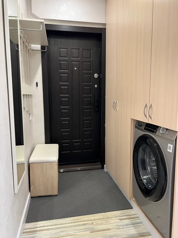 Квартира с большим телевизором и игровой приставкой