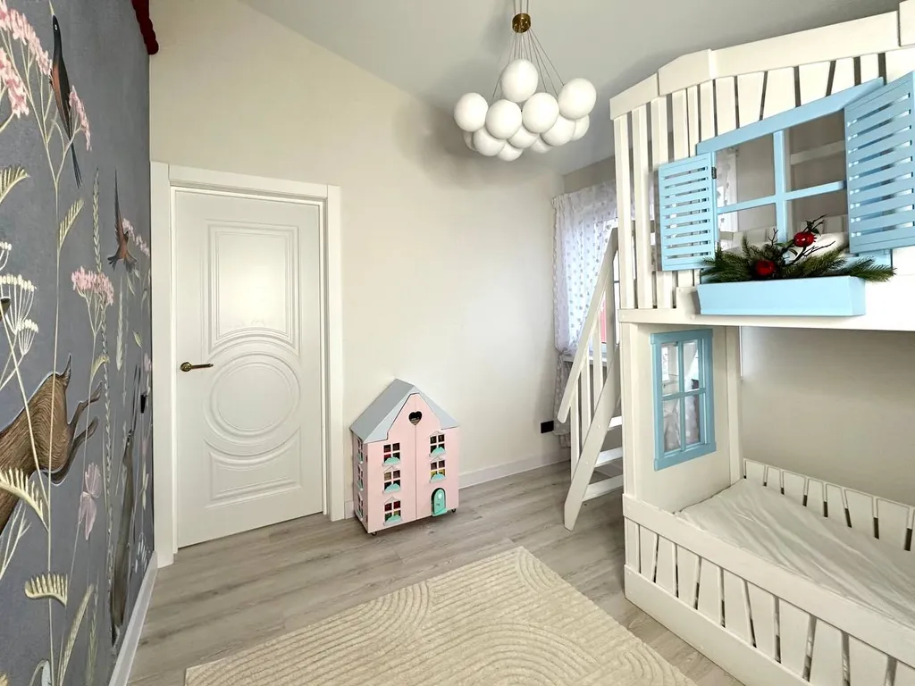 Фотодача с уникальным ярким интерьером для вашего отдыха и настроения