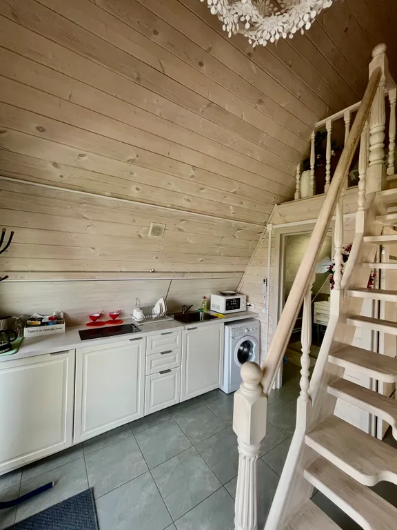 Загородный треугольный дом, с баней и чаном