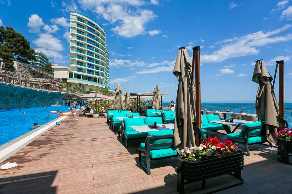 Студия с террасой и видом на море в скай плаза 3