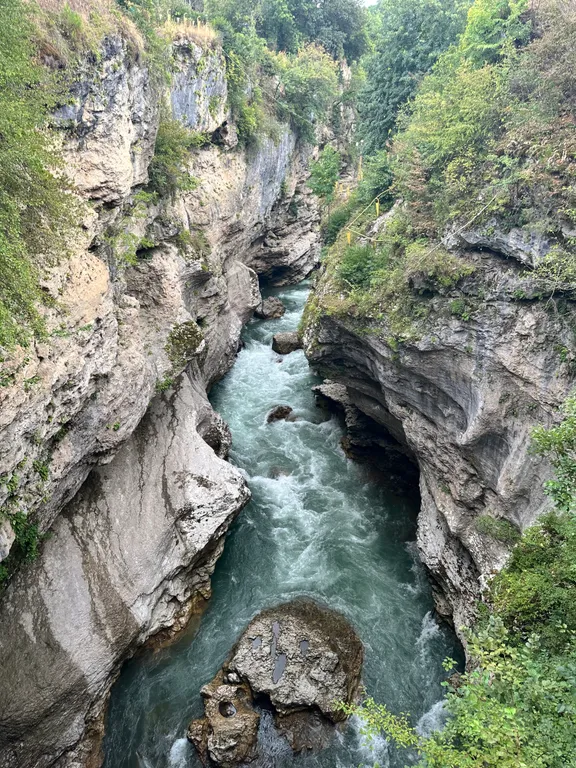 Дом в горах с подогреваемым бассейном в Адыгее