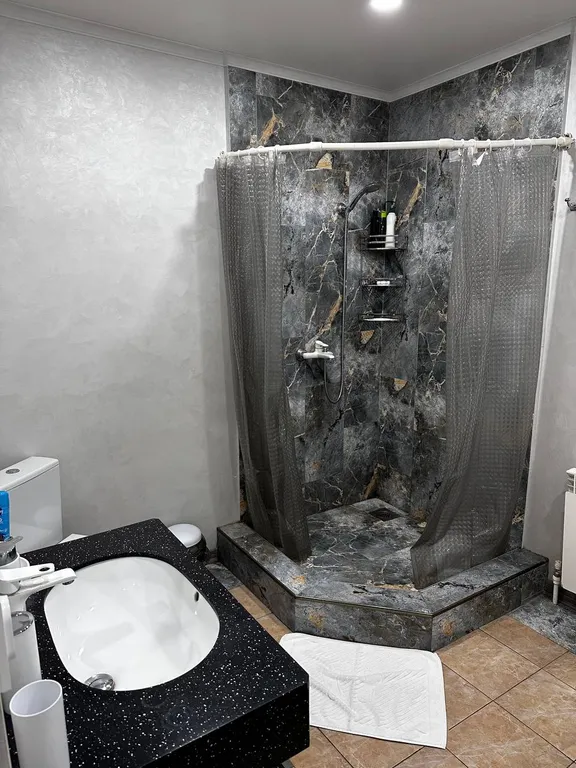 Просторная квартира с двориком в центре города