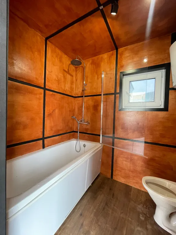 Номер на берегу моря