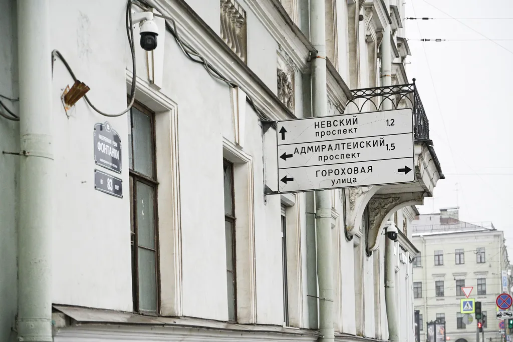 2-комнатная квартира в старинном особняке на набережной и видом на Фонтанку