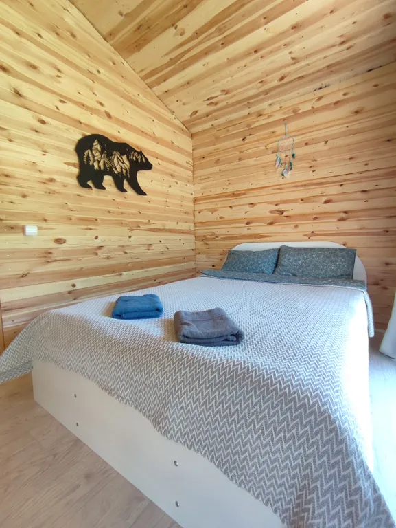 База отдыха Акбулак домики на берегу реки