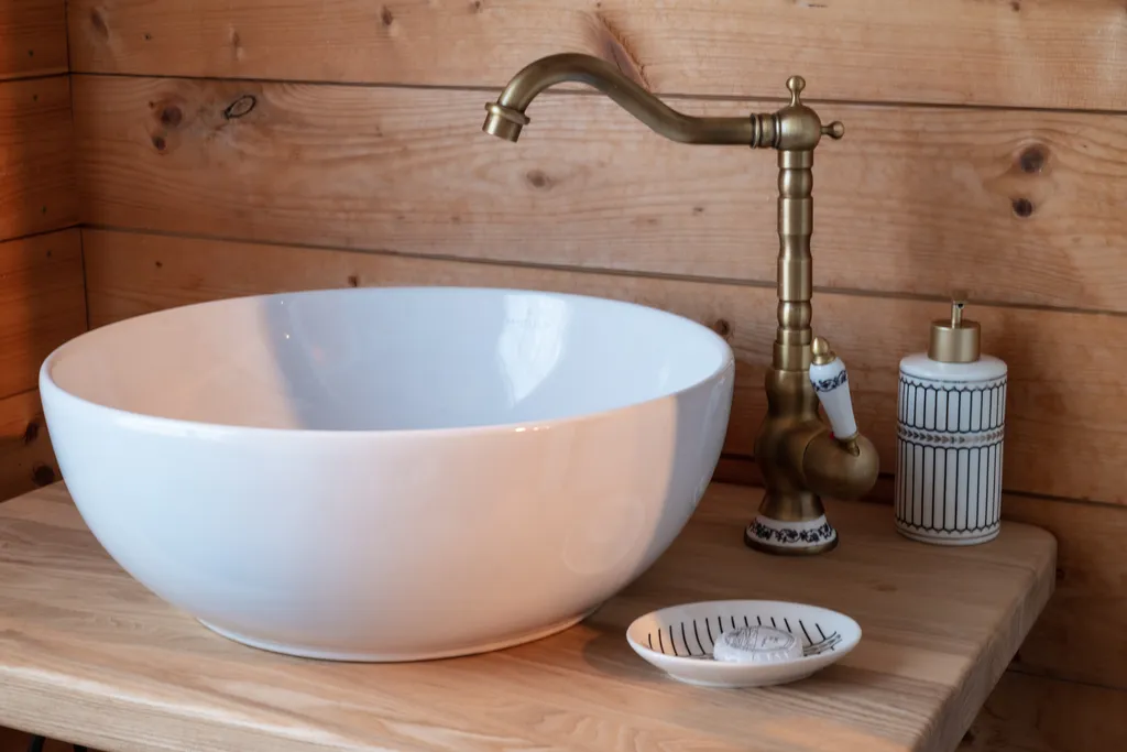 Брeвeнчатaя cтолeтняя изба