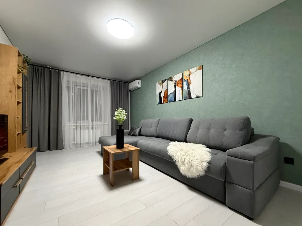 3-комнатная в центре (Риацентр, ТЦ "Восход", театр МузКомедии)