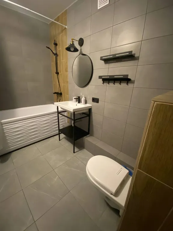 Евро трехкомнатная с джакузи у ЖД вокзала