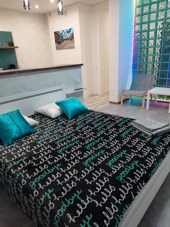 Студия с камином и креслом - коконом для двоих