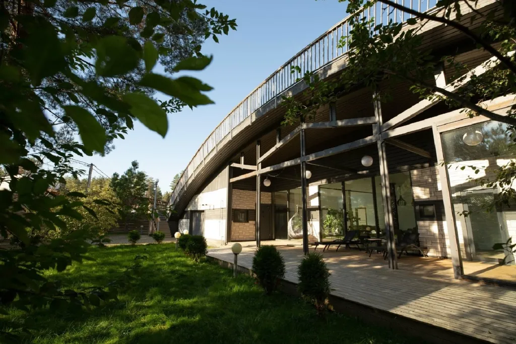 Дизайнерский коттедж с садом на крыше