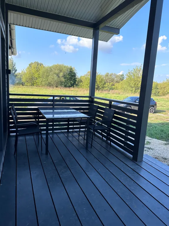 Дом с банным чаном на берегу реки Вожа