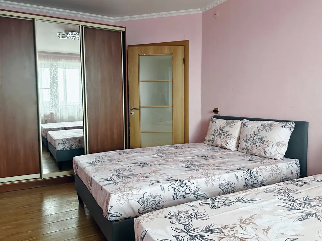 Двухкомнатная квартира с видом на монастыри