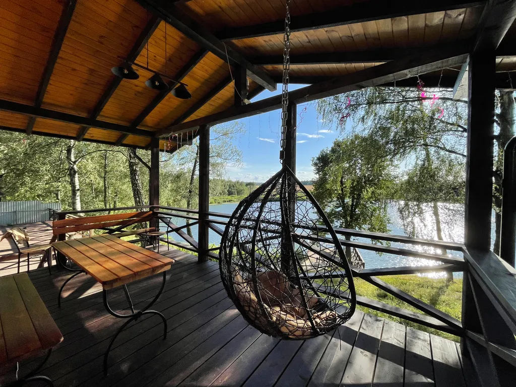 Дом на берегу озера