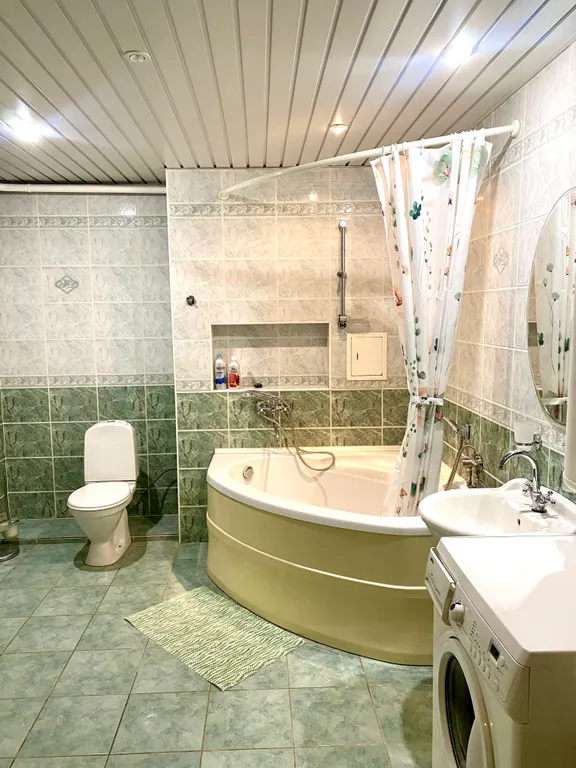 Коттедж Красивый дом с русской баней на дровах и теплым бассейном — Обухово