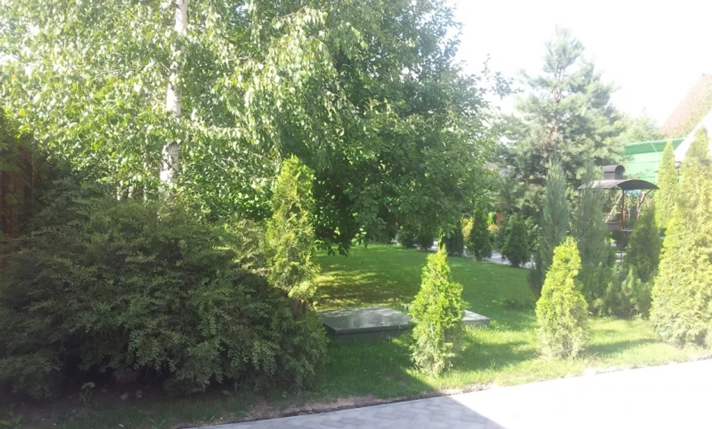 Коттедж Коттедж с большим бассейном — Черное